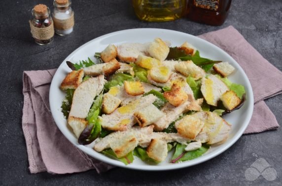 Caesar salad with sesame oil : photo of recipe preparation, step 4