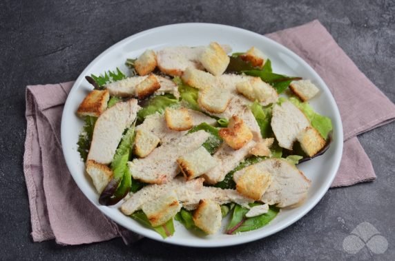 Caesar salad with sesame oil : photo of recipe preparation, step 3