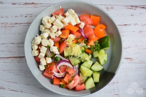 Greek salad at home: photo of recipe preparation, step 2