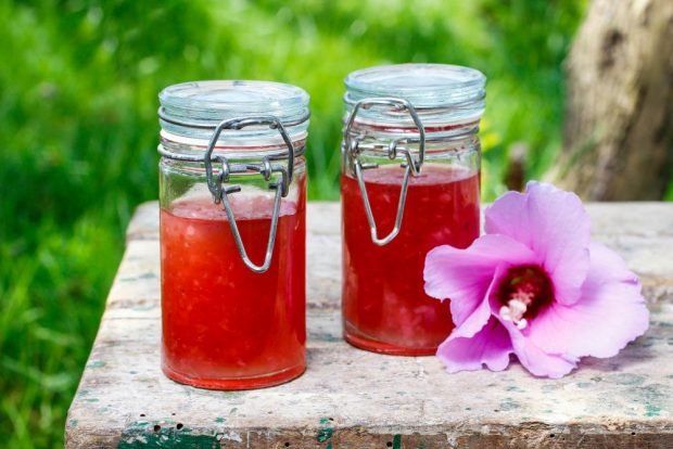 Pink currant jelly 