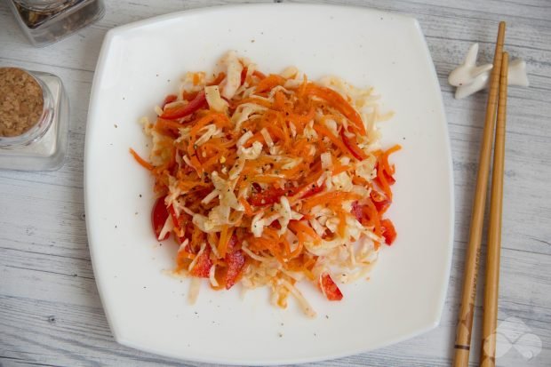 Cabbage, bell pepper and Korean carrot salad