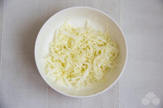 Cabbage, bell pepper and Korean carrot salad: photo of recipe preparation, step 2