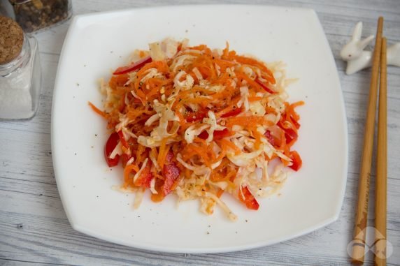 Cabbage, bell pepper and Korean carrot salad: photo of recipe preparation, step 5