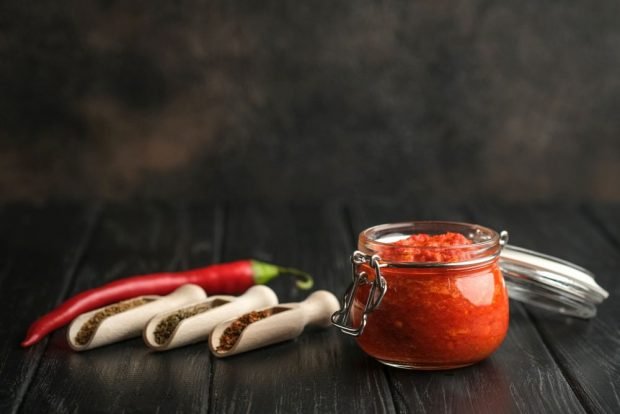 Hot pepper adjika for winter 