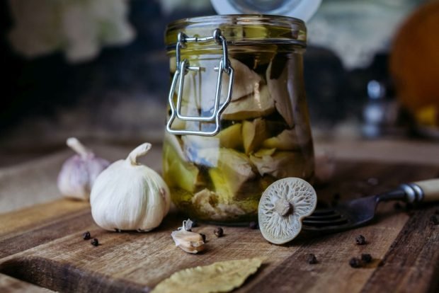 Pickled rows with vinegar for winter