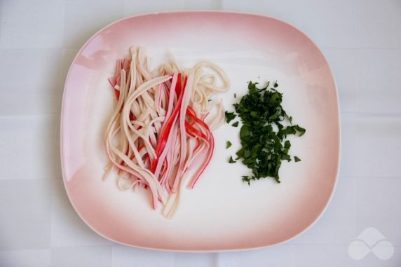 Asian crab salad with cucumbers and parsley: photo of recipe preparation, step 2