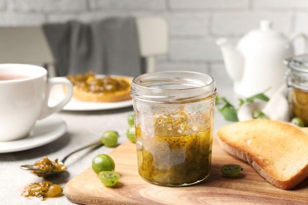 Gooseberry jam with orange and lemon