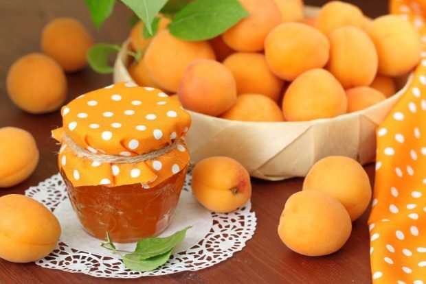 Apricot jam with agar