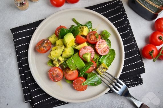 Vegetarian salad with avocado and chia seeds: photo of recipe preparation, step 5