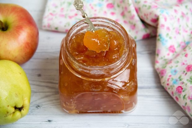 Jam from pears and apples