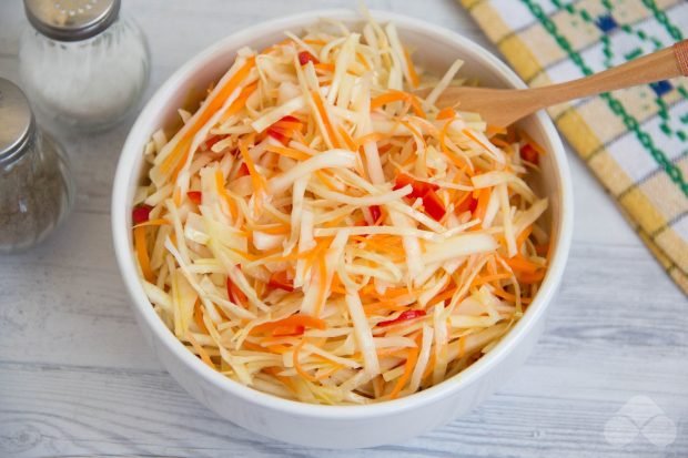 Spicy cabbage salad