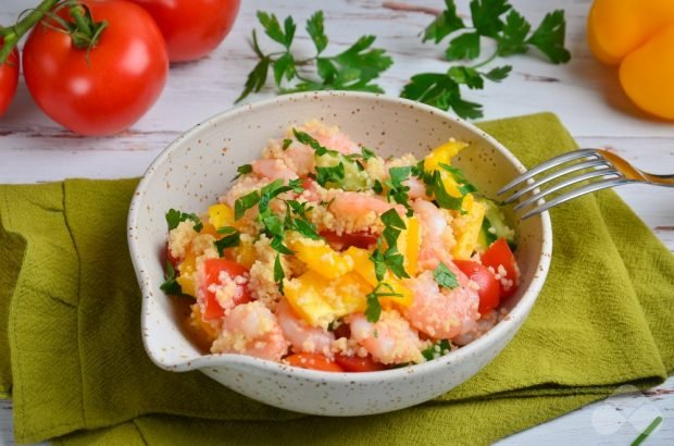 Vegetable salad with shrimp and couscous