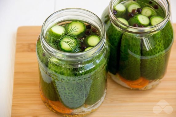 Crispy pickled cucumbers in Finnish for winter: photo of recipe preparation, step 7