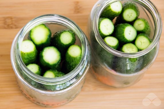 Crispy pickled cucumbers in Finnish for winter: photo of recipe preparation, step 5