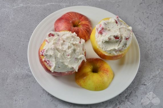 Baked apples with cottage cheese: photo of recipe preparation, step 2