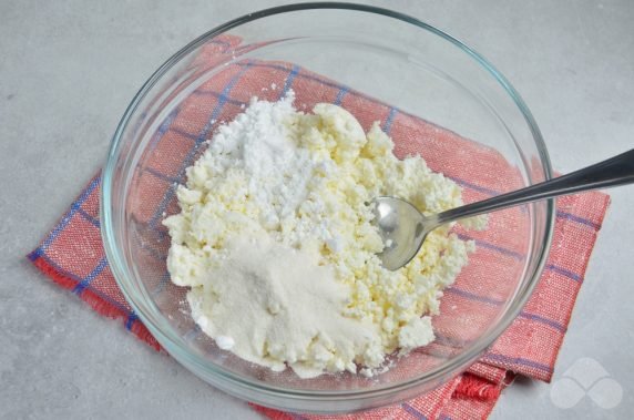 Cheesecakes in coconut oil: photo of recipe preparation, step 1