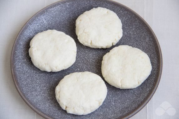 Cheesecakes from homemade cottage cheese: photo of recipe preparation, step 3