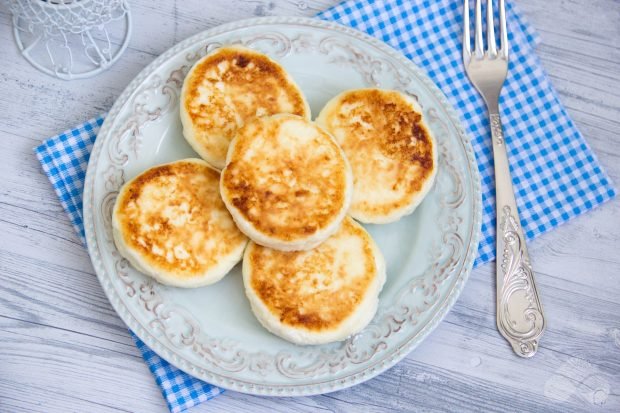 Cheesecakes with coconut chips